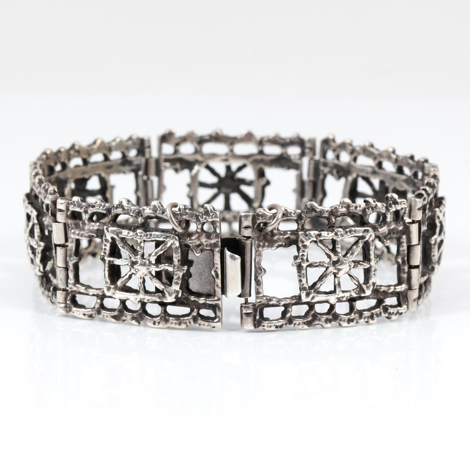 ARMBAND, silver, Pentti Sarpaneva, Finland, 1900-talets andra hälft. Vikt 30 gram.