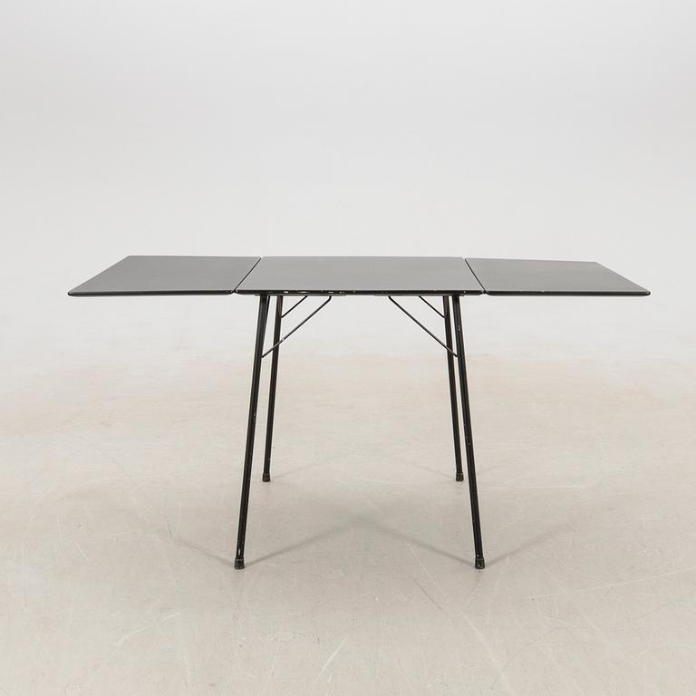 Arne Jacobsen, drop-leaf table, model 3601, Fritz Hansen, Denmark, 1960s.