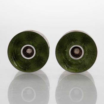 Eva Hidström, kynttilänjalkapari, sterlinghopea, emali, Kultakeskus, Hämeenlinna 1969.