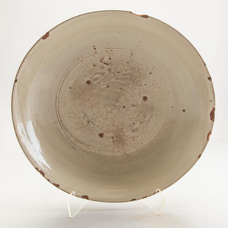 A large cream ware dish, South East Asia, 18th/19th Century.