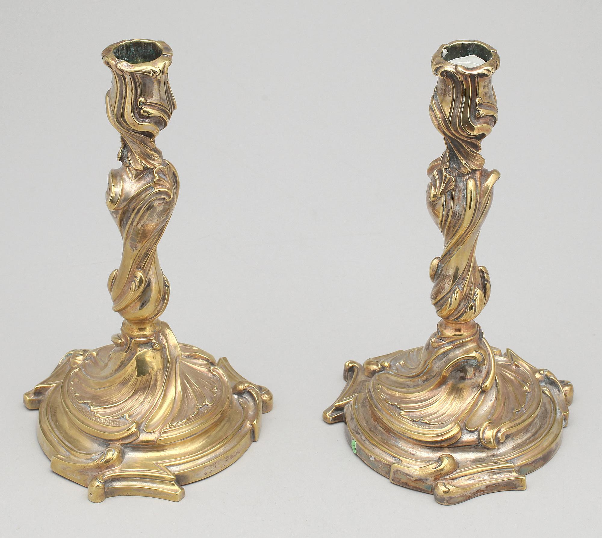 LJUSSTAKAR, ett par, försilvrad mässing, Frankrike, Louis XV-stil, 1800-tal.