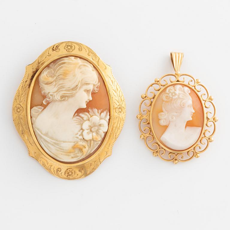 Brooches/pendants, 2 pcs, 18K gold with shell cameo.