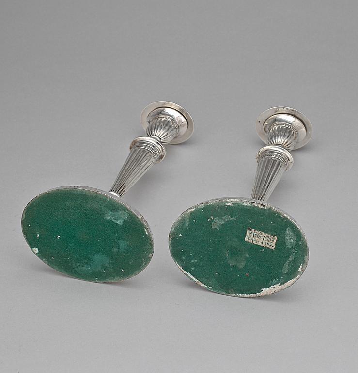 LJUSSTAKAR, ett par, silver, Sheffield, England, 1904-05.