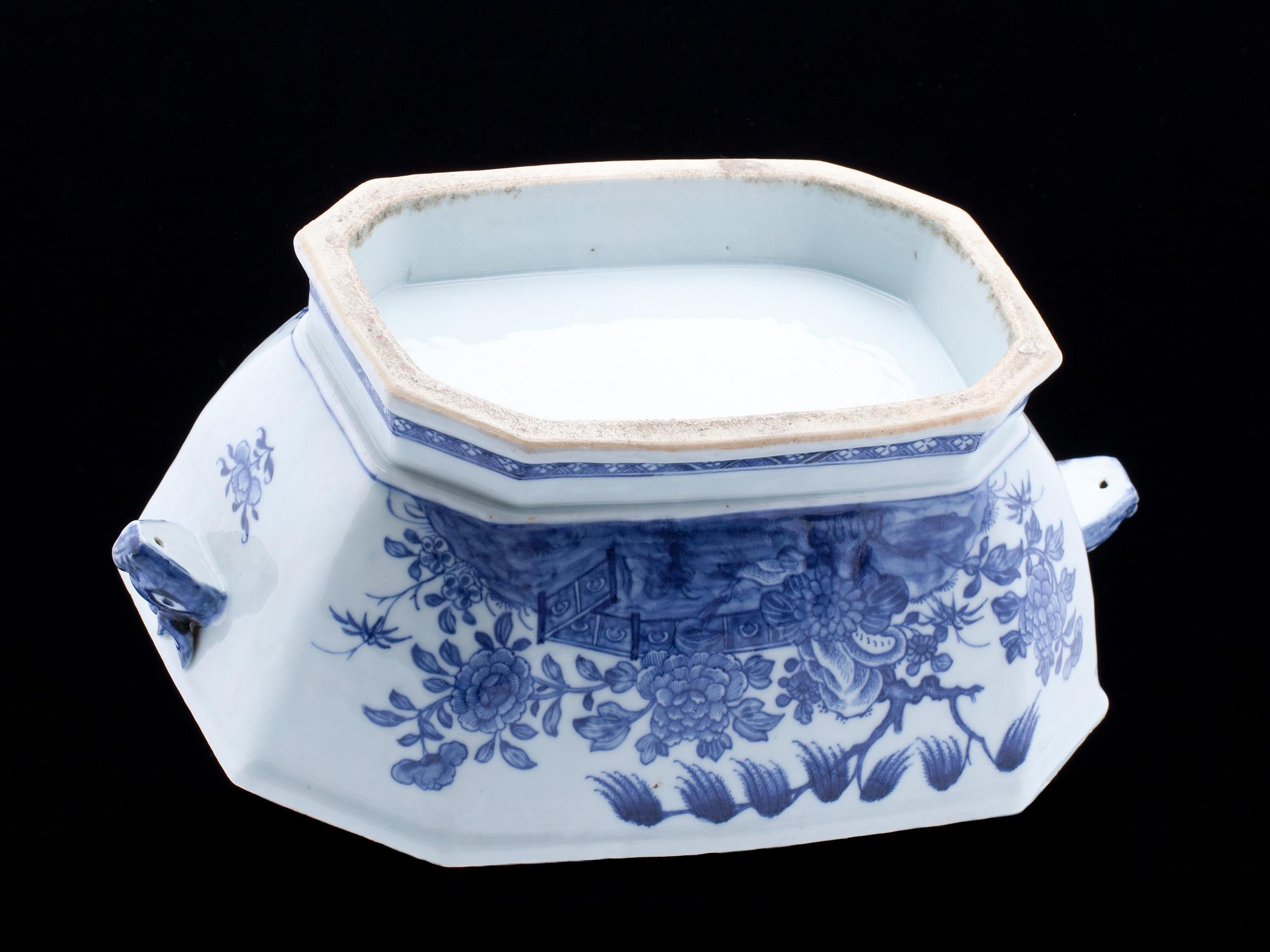 TERRIN med FAT, porslin, Qianlong, Kina 1700-tal.
