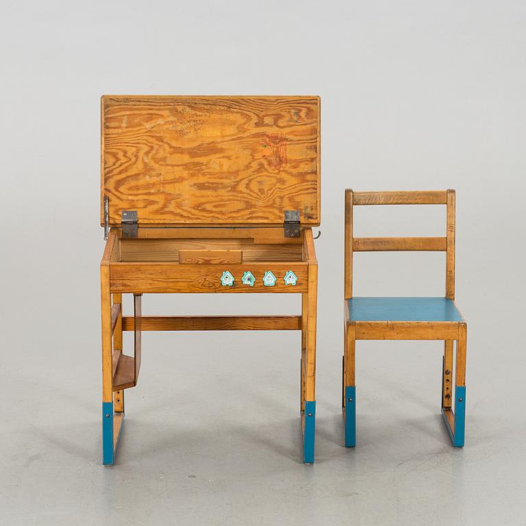 A SCHOOL DESK AND A CHAIR, SECOND HALF OF 20TH CENTURY.