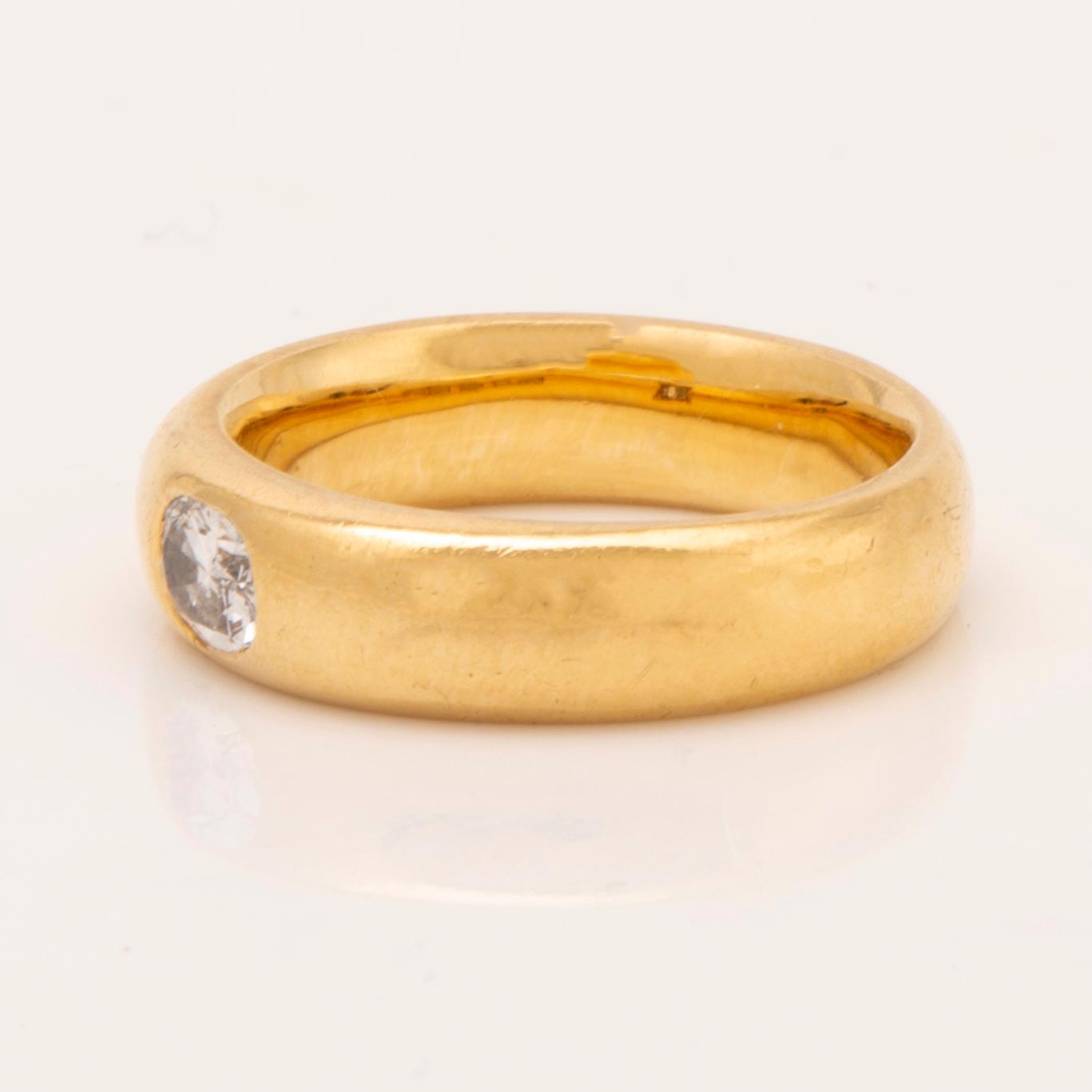 J Butler Malmö 1996 , ring 18K guld med en oval-slipad briljant ca 0,40 ct.