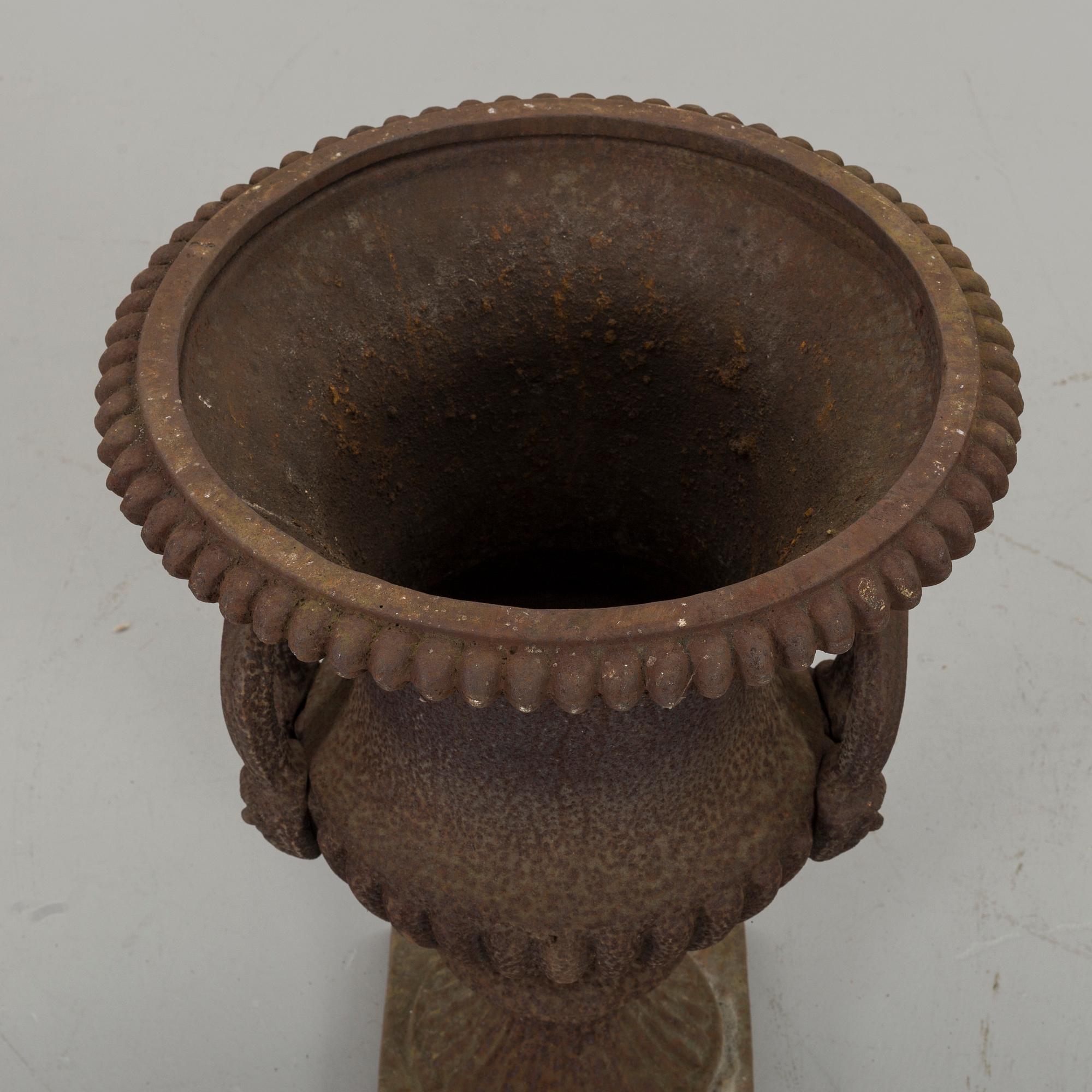 TRÄDGÅRDSURNA, gjutjärn, 1900-tal.