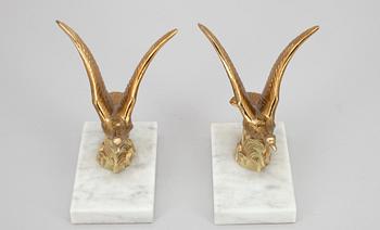 BOKSTÖD, ett par, 1900-talets senare hälft.