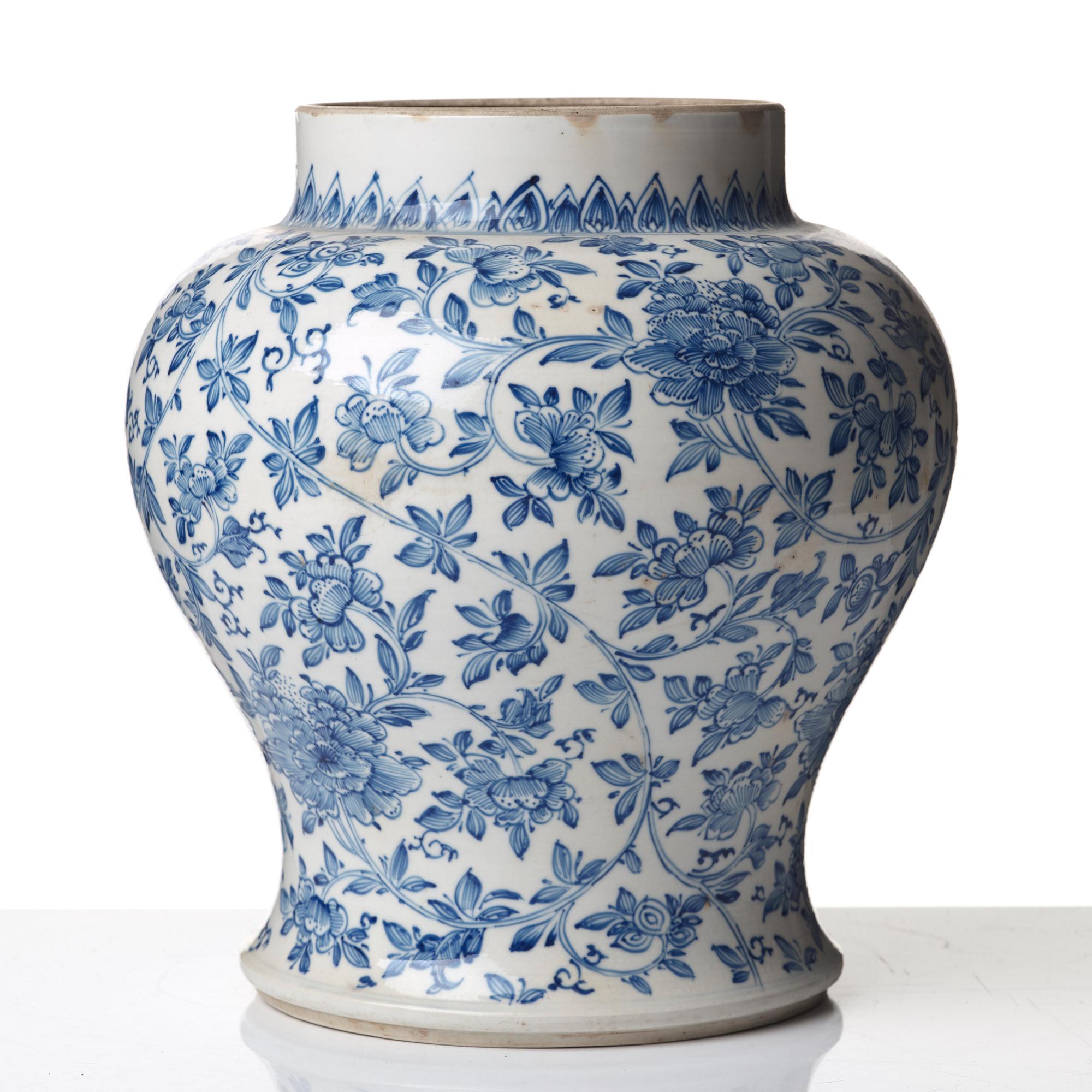 URNA, porslin. Qingdynastin, Kangxi (1662-1722).