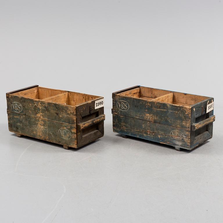 TRÄLÅDOR, Vin & Sprit, två stycken. 1900-talets mitt.