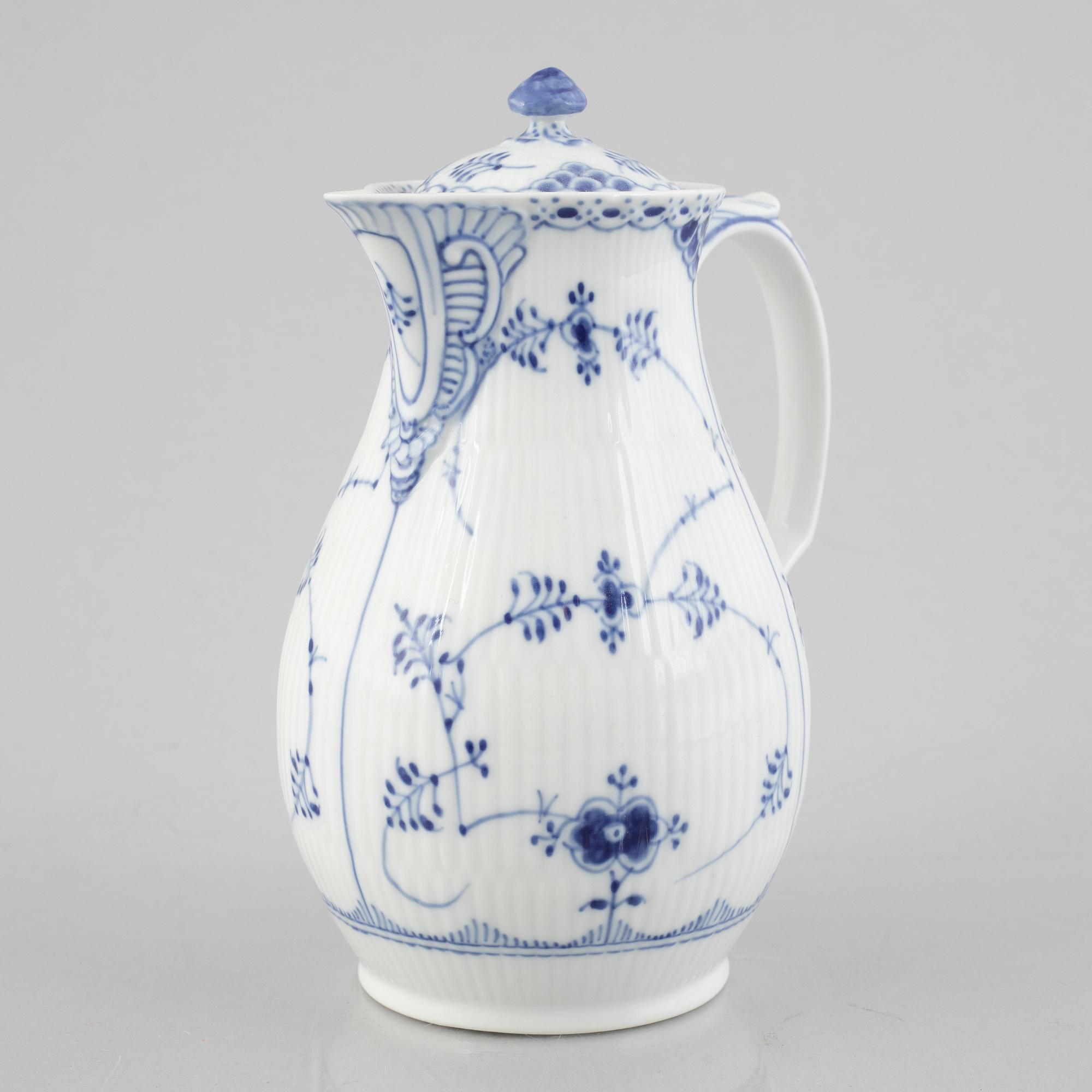 A 'Blue Fluted Half Lace' / 'Musselmalet' chocolate pot, Royal Copenhagen, 1956.