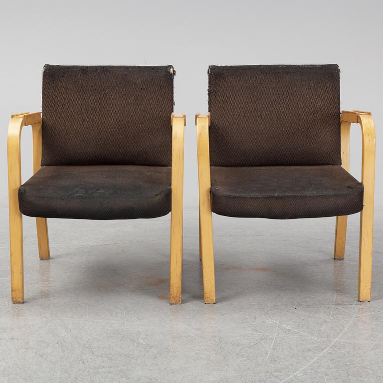 ALVAR AALTO, soffbord, björk samt karmstolar ett par, modell 46, Artek.