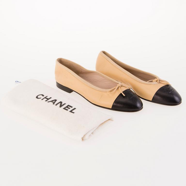CHANEL, BALLERINAS i storlek 36.