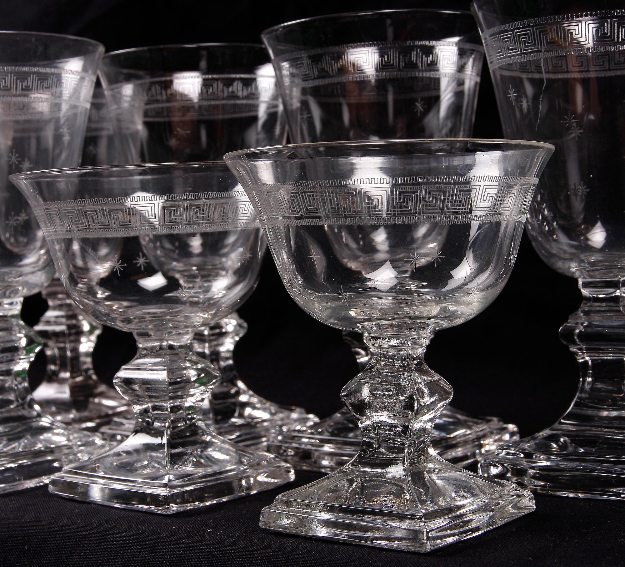 GLASSERVISDELAR, 31 delar, empirestil, 1900-talets första hälft.