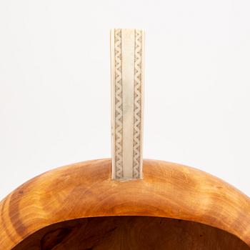 Fritjof Andersson Ammarnäs mjölkstäva / Nápphi, samearbete, signerad och daterad 1973.