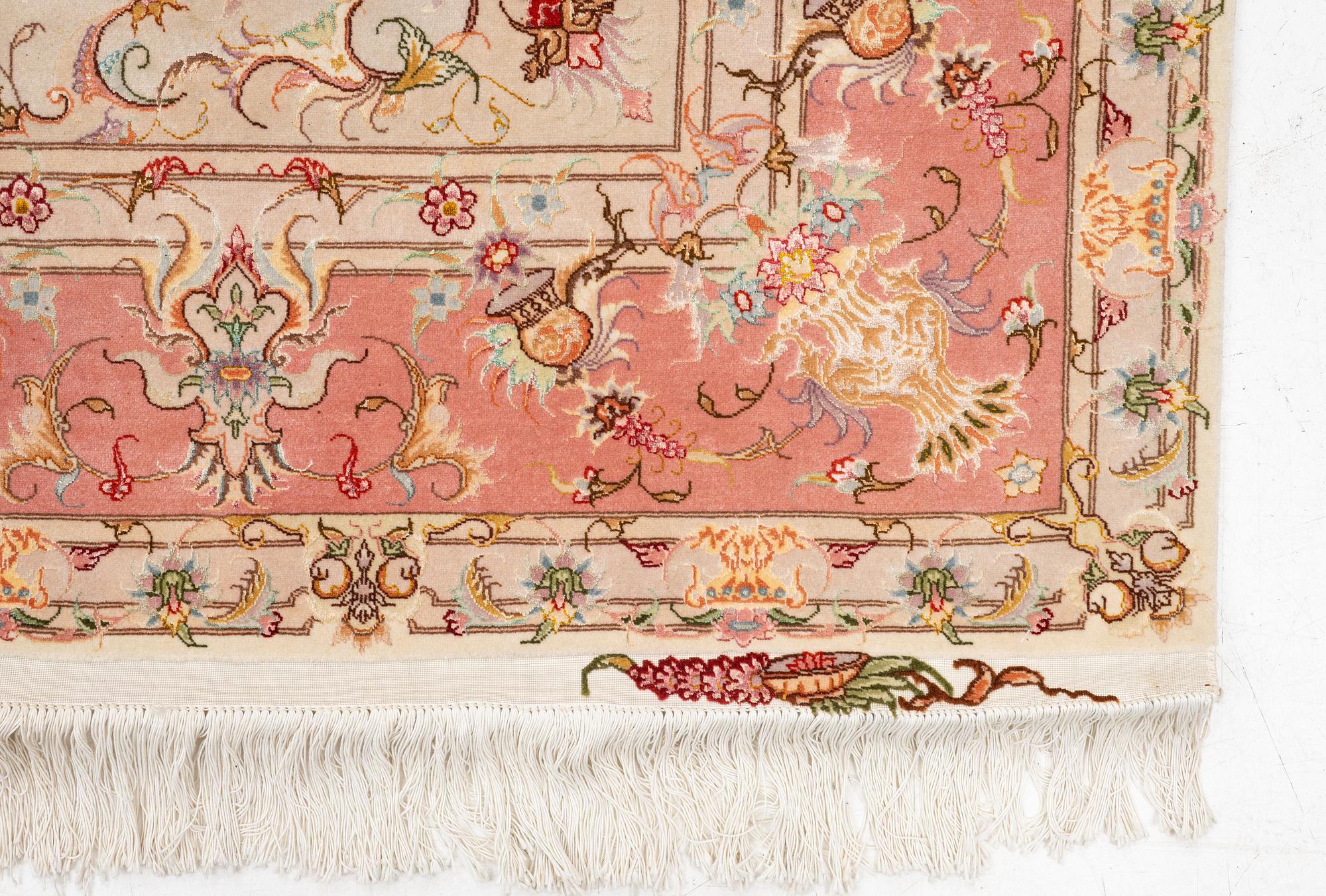 Rug, Tabriz, approx. 305 x 203 cm.