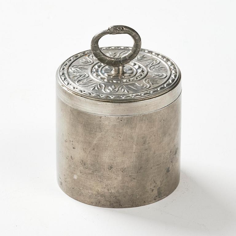Firma Svenskt Tenn, a lidded pewter box model "A 742", Stockholm, 1929.