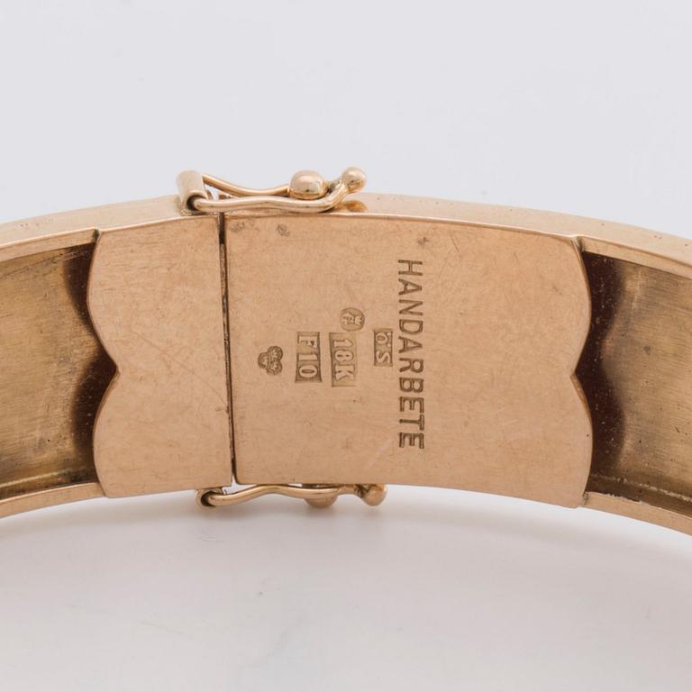 An 18K gold bracelet, 1980, 64g.