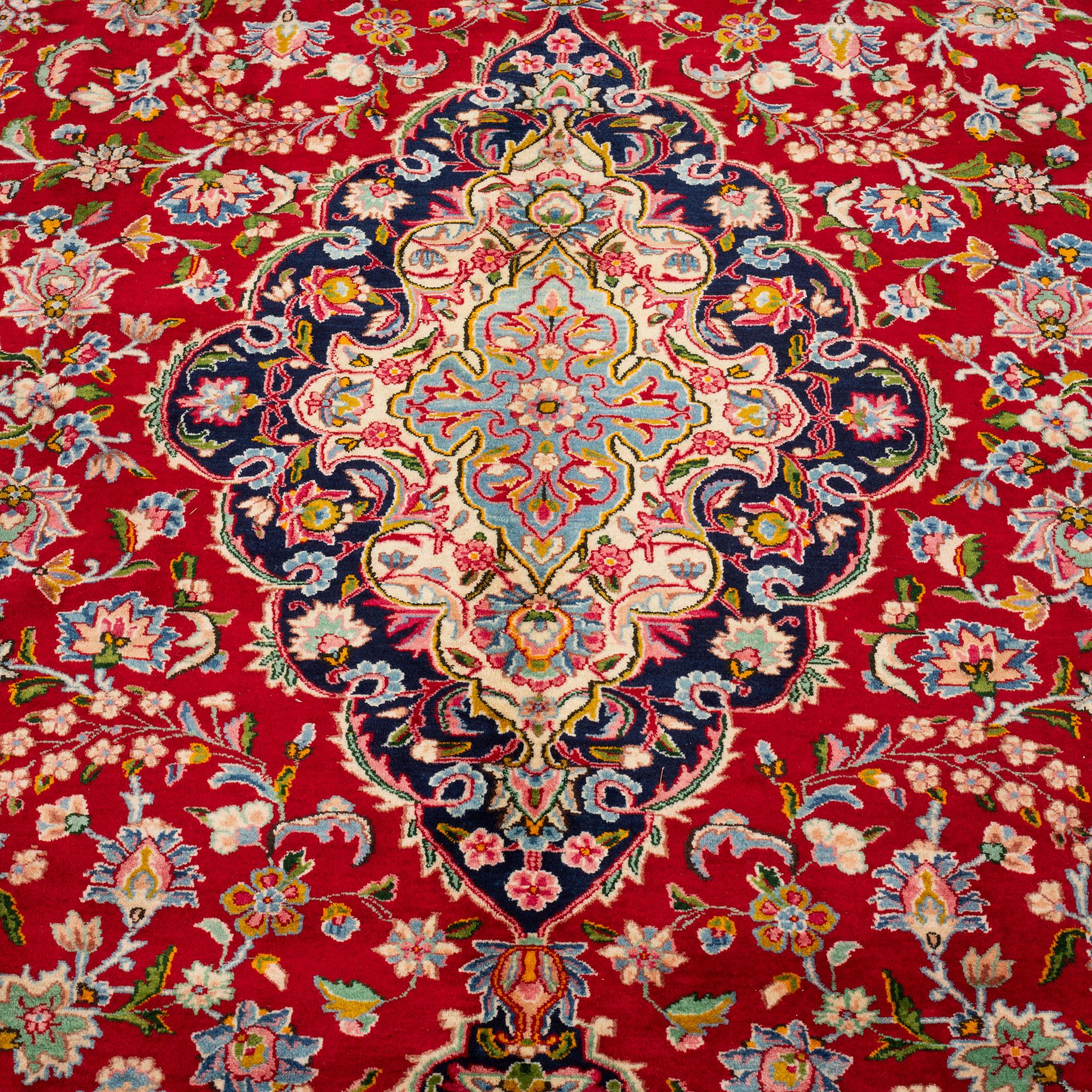 A carpet, semi-antique Kirman, signed, circa 400 x 300 cm.
