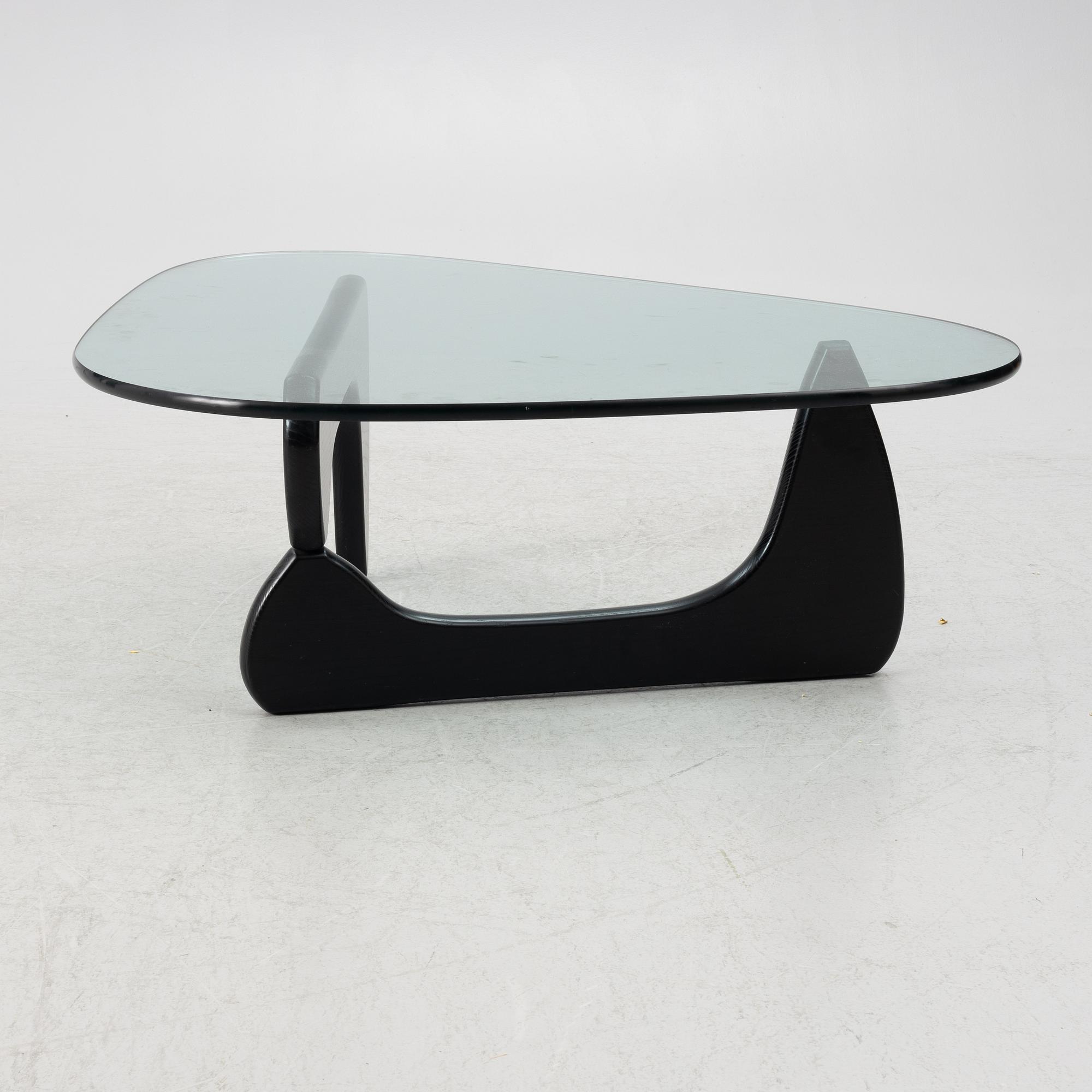 Isamu Noguchi, a 'Noguchi' coffee table, Vitra.