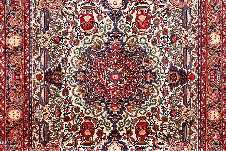 Matta, Kashmar, ca 388 x 292 cm.