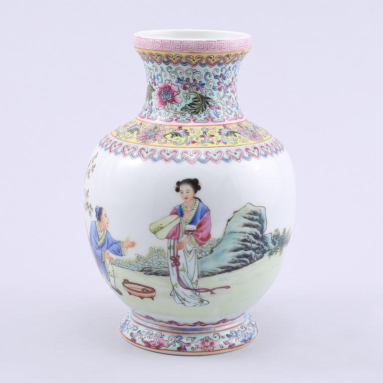 VAS, porslin, Kina, 1900-tal.