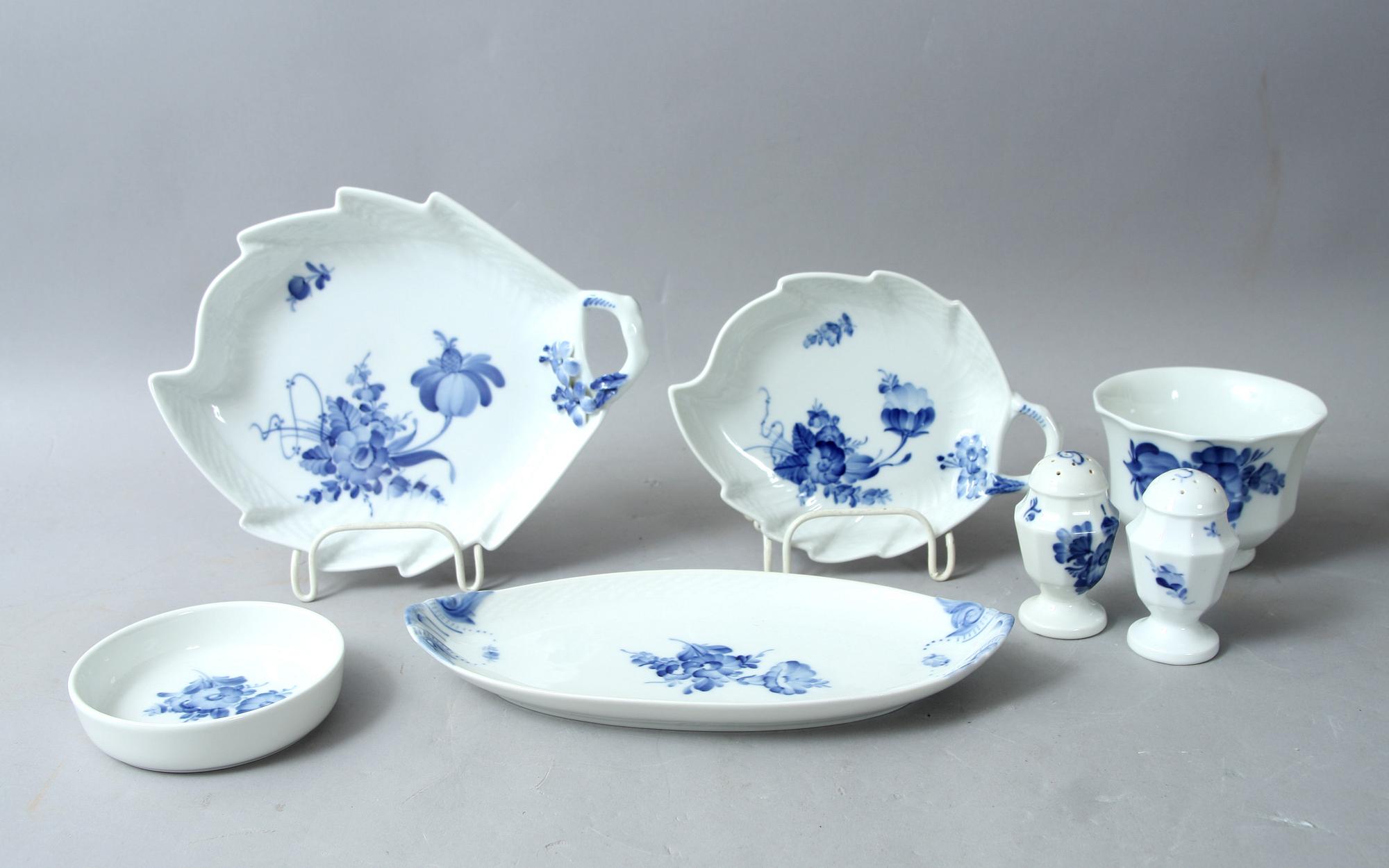 SERVIS, ca 60 delar, porslin, "Blå Blomst", Royal Copenhagen.