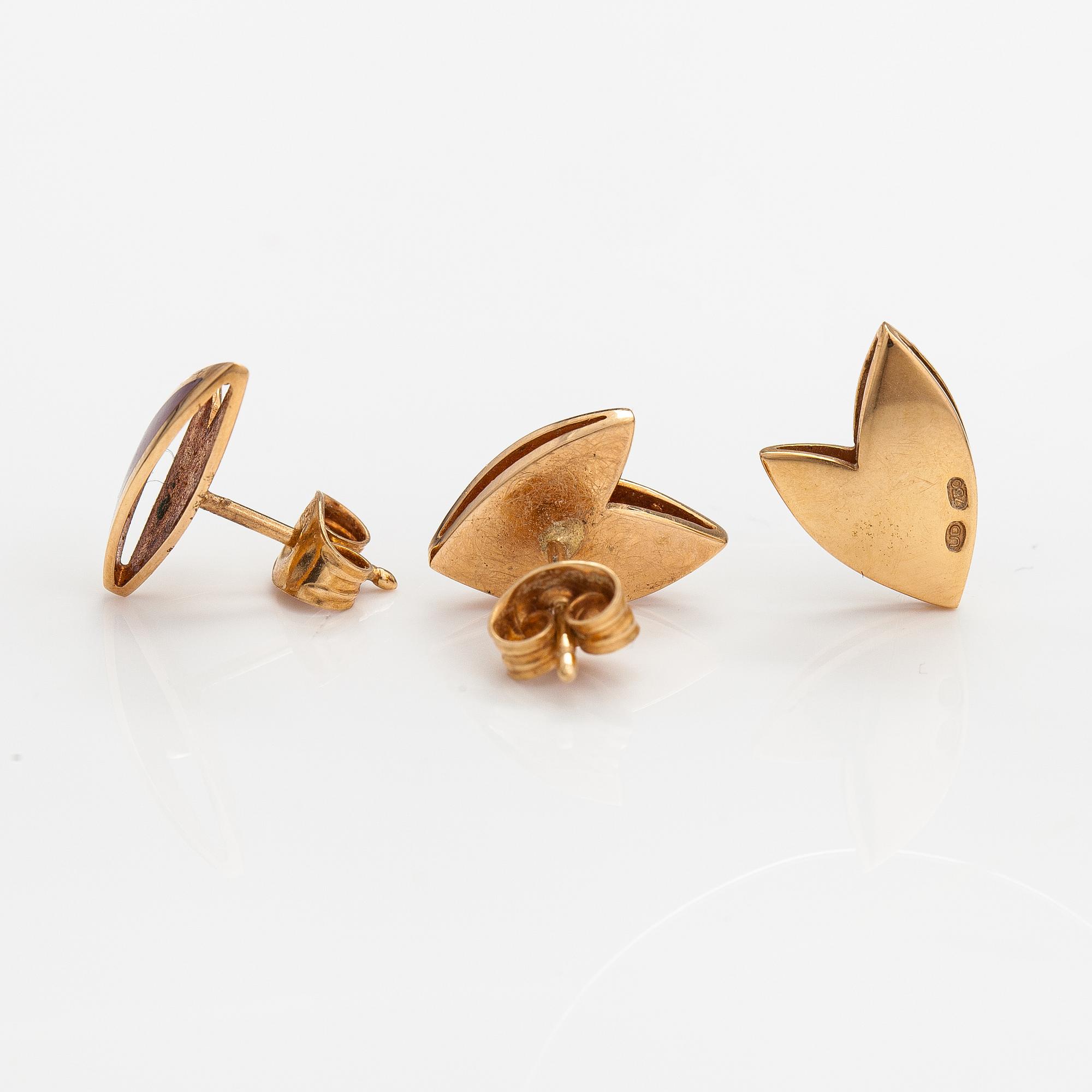 Pia Westerberg, Riipus ja korvakorupari "Swan", 18K gold and enamel. Union Design, Helsinki.