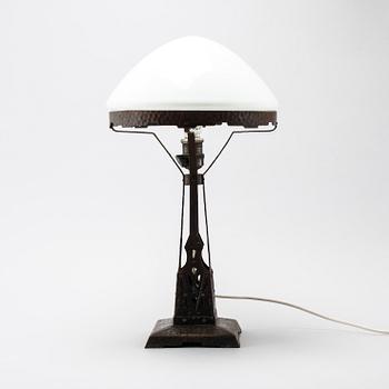 An early 20th century tablelamp.