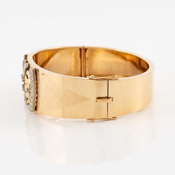 Bracelet 18K gold with round brilliant and eight-cut diamonds.