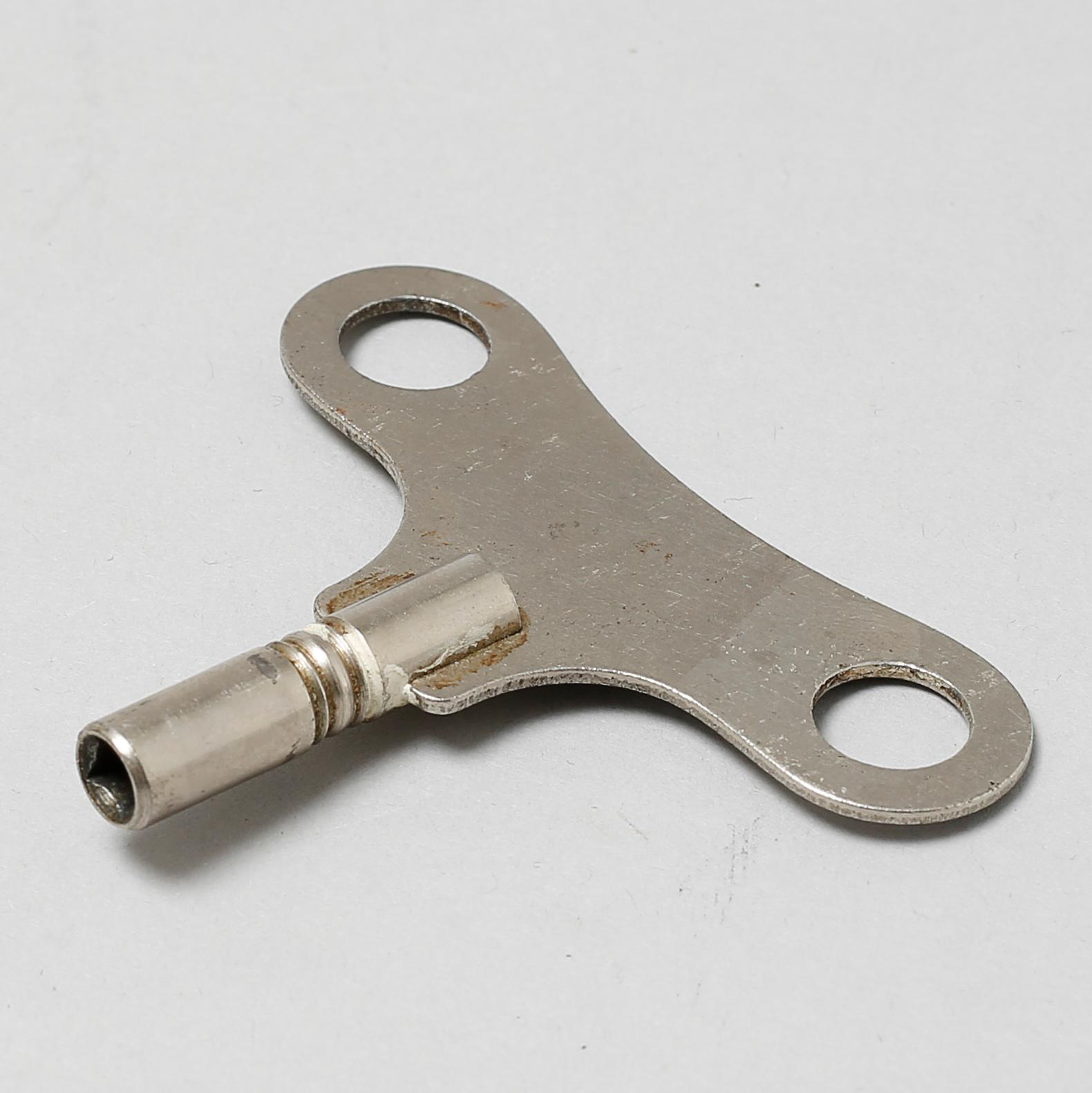 A ship clock, London, around the year 1900.