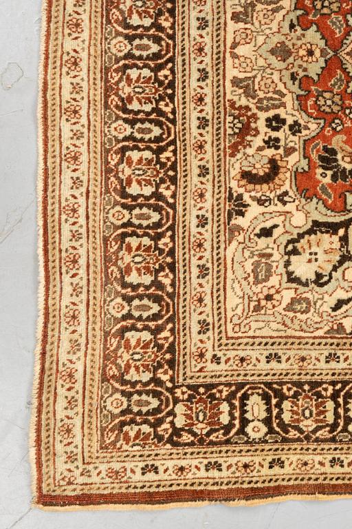 Matta, Antik Täbris, s.k. Hadjalili, ca 169 x 121-125 cm.