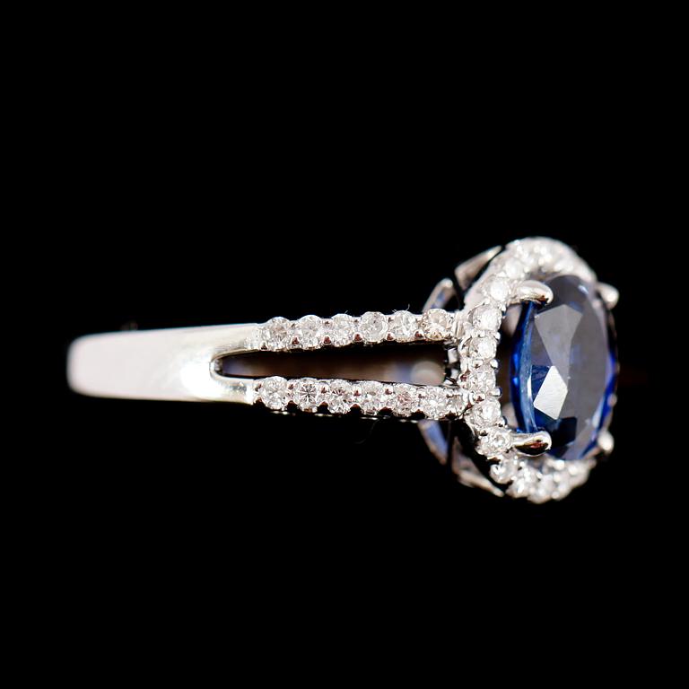 RING, 18 k vitguld, safir 1.19 ct, diamanter tot 0.35 ct.