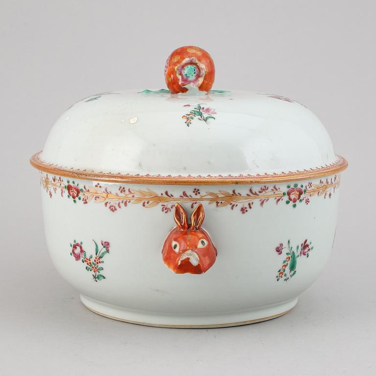 A famille rose tureen with cover, Qing dynasty, Qianlong (1736-95).