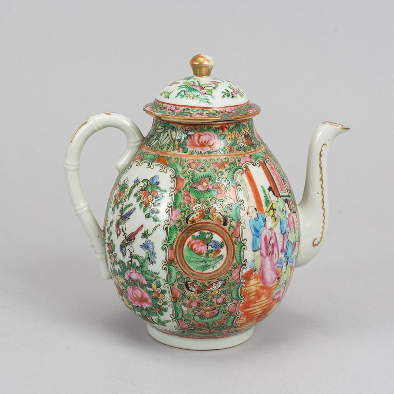 A set of 3 famille rose Canton tea pots and a suger bowl, Qing dynasty, late 19th Century.