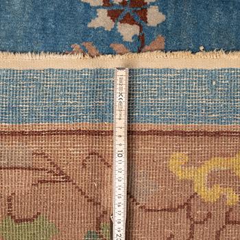 A carpet, a semi-antique China, ca 329,5-332 x 241,5 cm (as well as 1-1,5 cm flat weave at the ends).