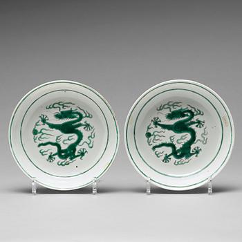 871. A pair of green dragon dishes, Qing dynasty with Jiaqing mark.