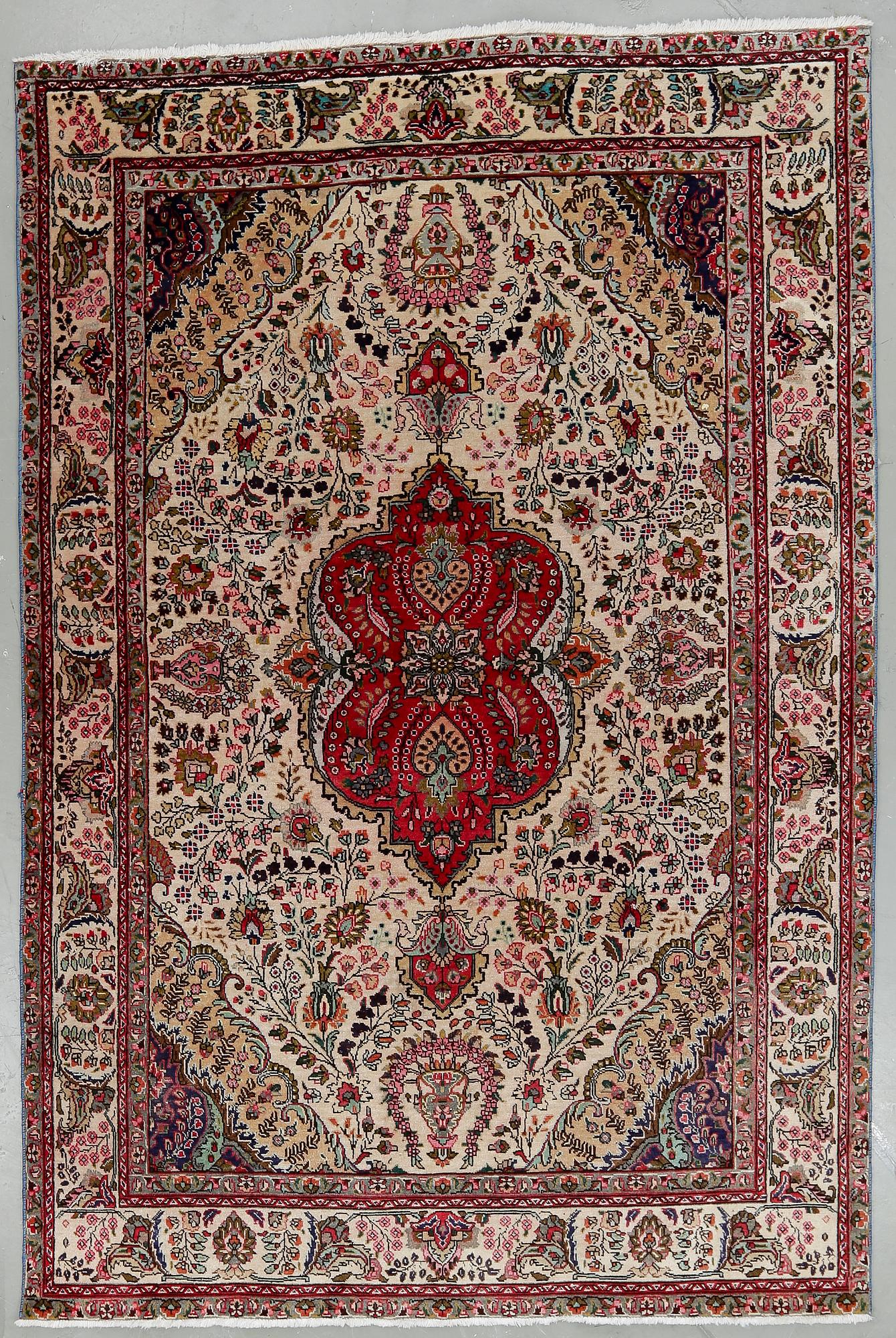 MATTA, Täbris. Ca 300x200 cm.
