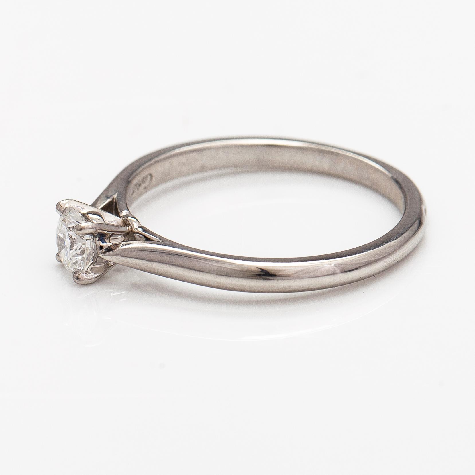 Cartier, A platinum ring with a ca. 0.27 ct diamond according to certificate. Marked Cartier, 51, 62039B.