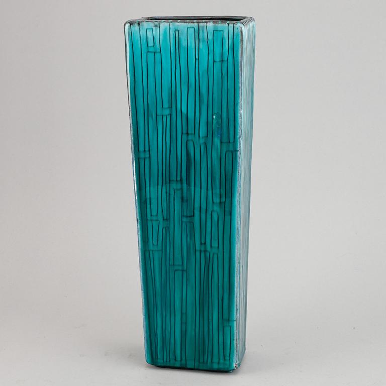 Taisto Kaasinen, vase, Upsala Ekeby, signed.