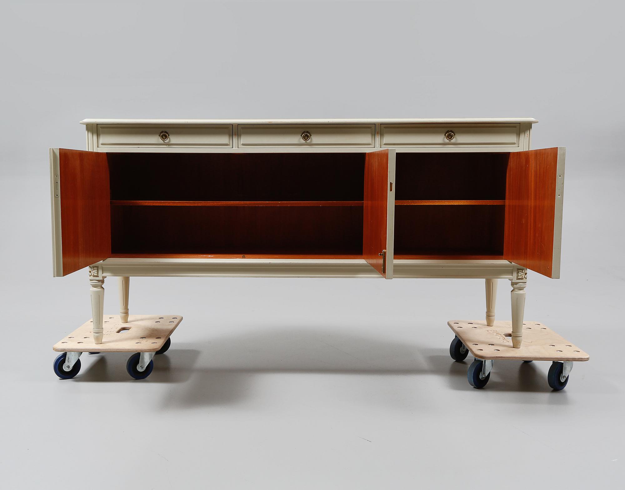 SIDEBOARD, gustaviansk stil, 1900-talets andra hälft.