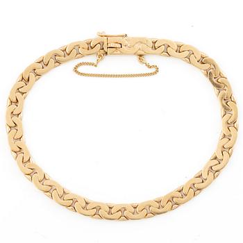 18K gold bracelet.
