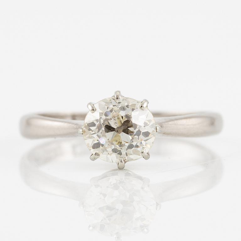 Ring 18K vitguld med en gammalslipad diamant.