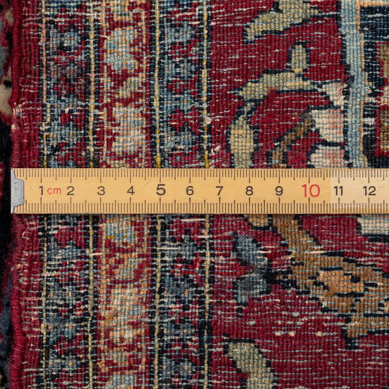 Carpet, Isfahan, antique, approx. 210 x 135 cm.