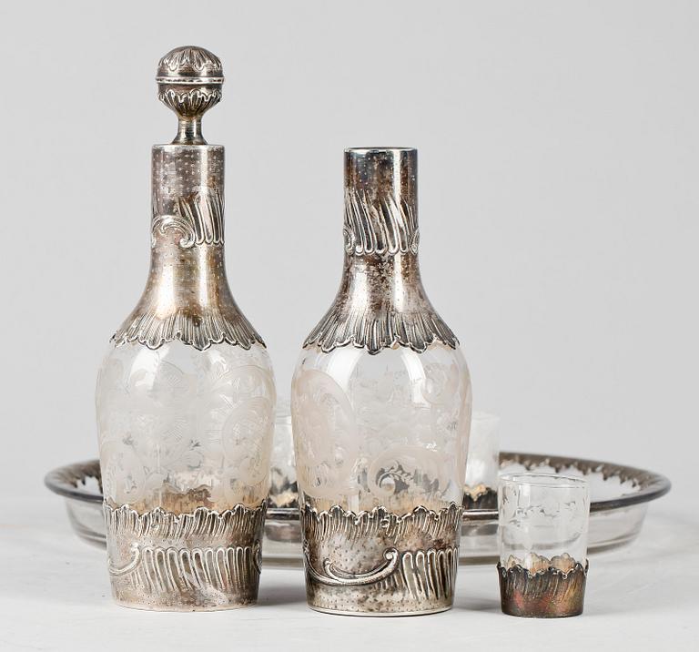 BRICKA, KARAFFER samt GLAS, 12 st, silver och glas, Frankrike, 1800/1900-tal.