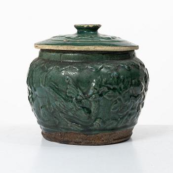 Urna med lock, keramik. Sydkina, Qingdynastin, 1800-tal.