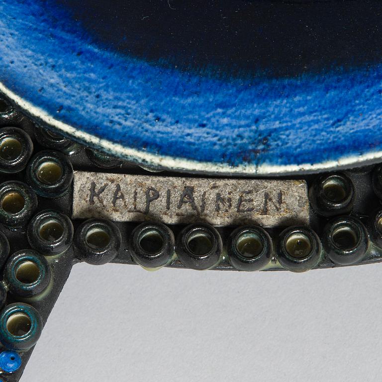 Birger Kaipiainen, reliefi, signeerattu Kaipiainen.