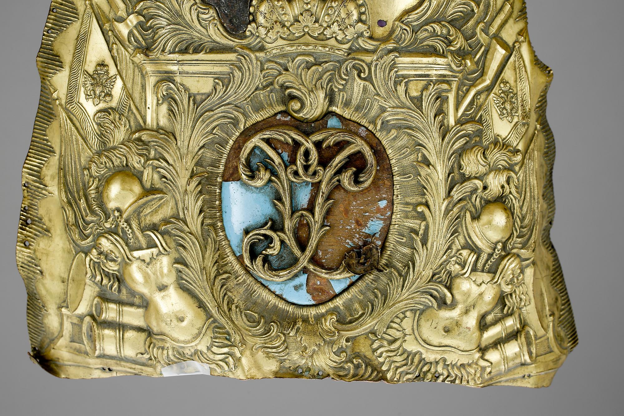 MÖSSPLÅT, till paradmitra, för Peter III livgrenadjärer förgylld mässing, Ryssland, 1756-62.