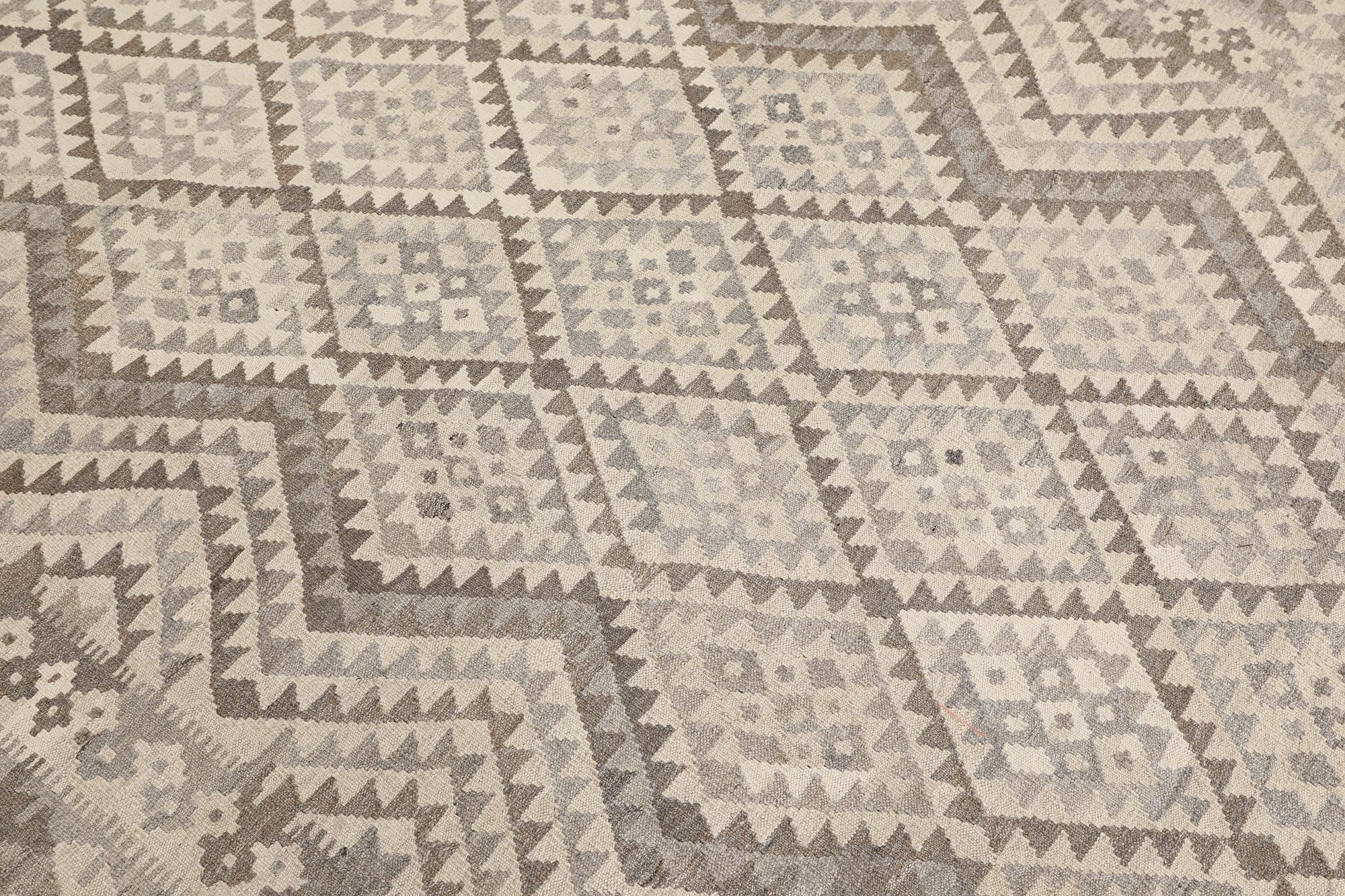 A Kilim rug, approx. 290 x 203 cm.