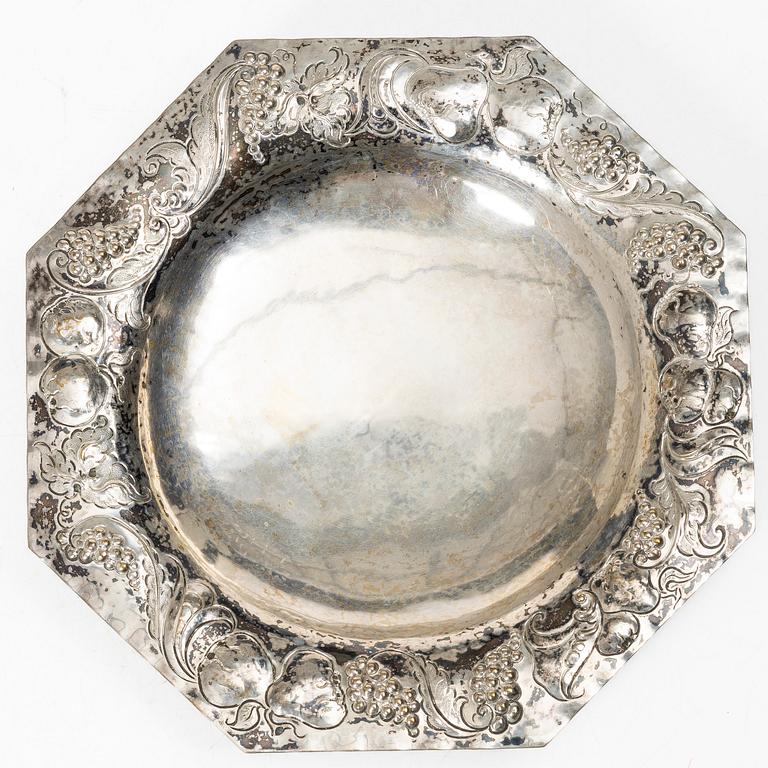 A Swedish silver dish, mark of JE Skreij, Falun 1929.